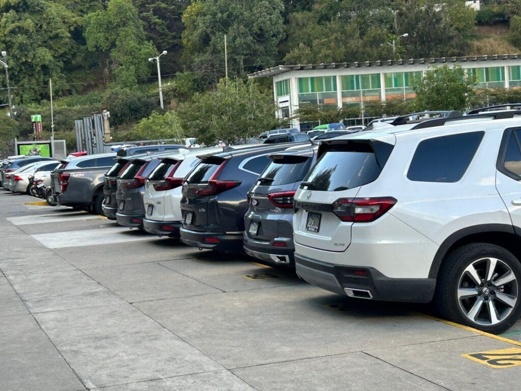 Servicios, gasolina e impuestos de circulación son los gastos que cubre la comuna capitalina, según respondió en una solicitud por acceso a la información. 