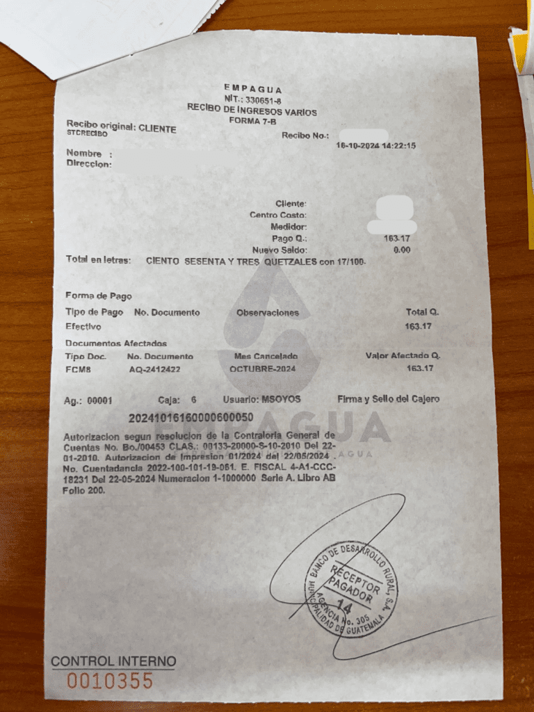 Factura de octubre 2024 de usuaria del servicio de Empagua.