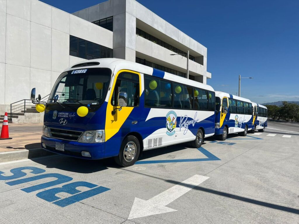 Pese a un recurso de oposición de transportistas y la falta de un dictamen técnico, diez concejales votaron a favor de otorgar las líneas de transporte a la empresa.