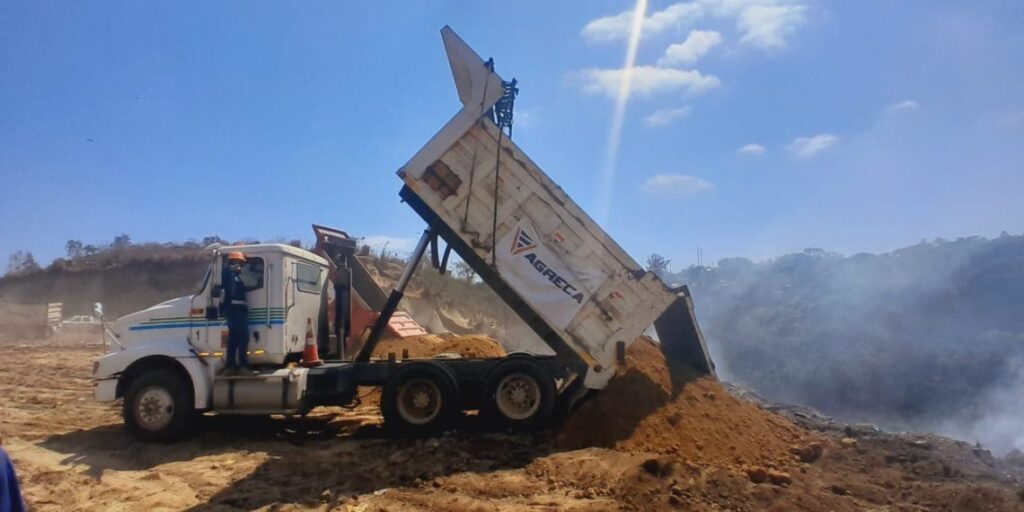 Directivos del vertedero y la asociación de recicladores de AMSA llevan un proceso de integración. Hablan de crear una empresa de reciclaje con los recicladores y guajeros.