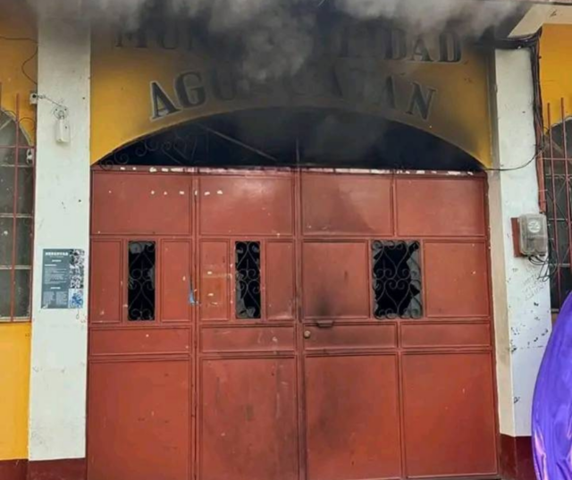 Comerciantes desalojados del mercado contaban con un local que empleaban de bodega. Los inconformes, incendiaron el edificio municipal, la subestación de la PNC y la oficina de la PMT.