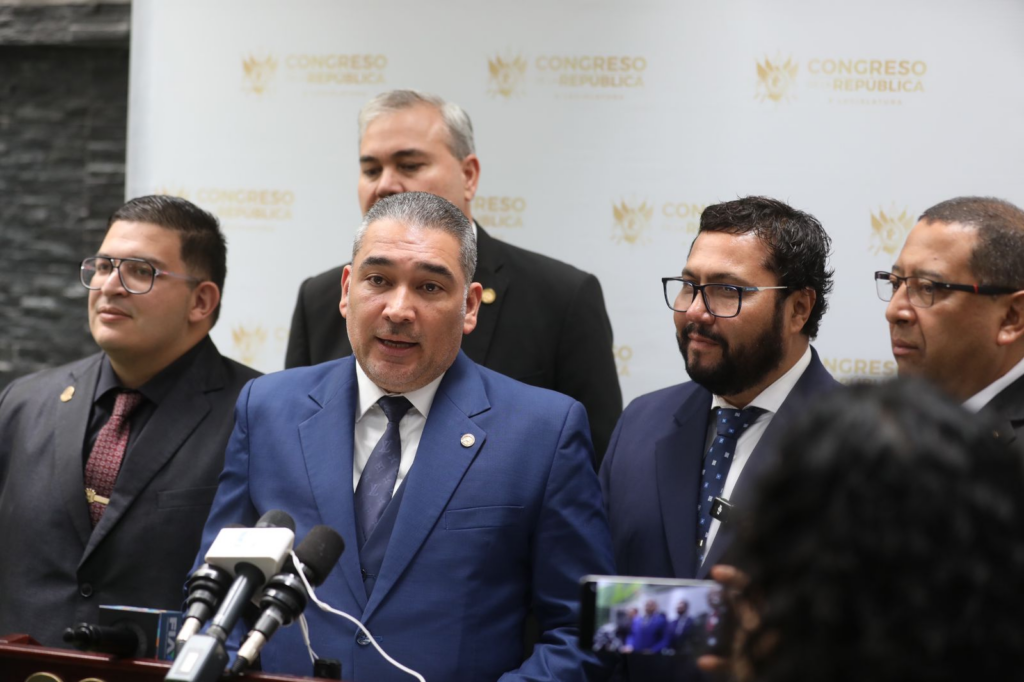 Aunque los diputados no pueden renunciar al aumento, sí a las dietas y donar el dinero, aunque sin fiscalización si es a entidades privadas.