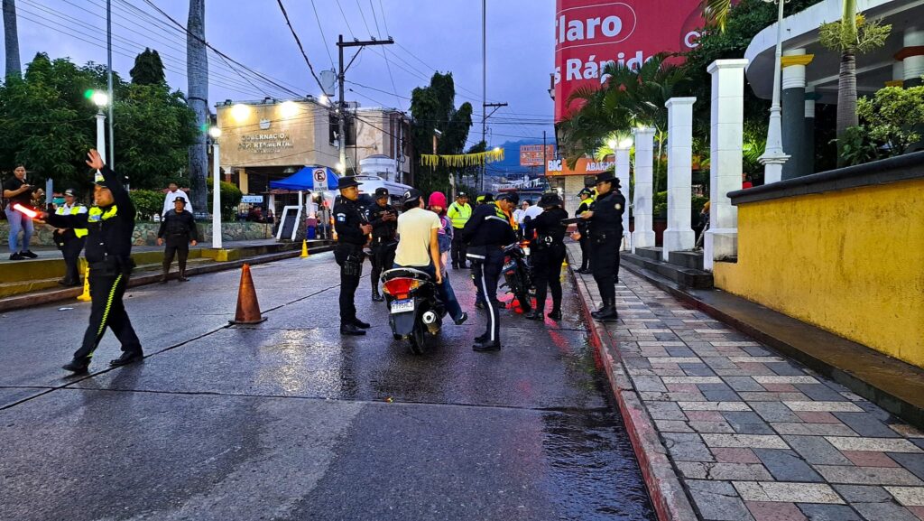 Los vecinos de Cuilapa, Santa Rosa, se quejaban de los ruidos de los vehículos principalmente en la noche. Pero antes, Palín, Escuintla, ya multaba a los ruidosos.