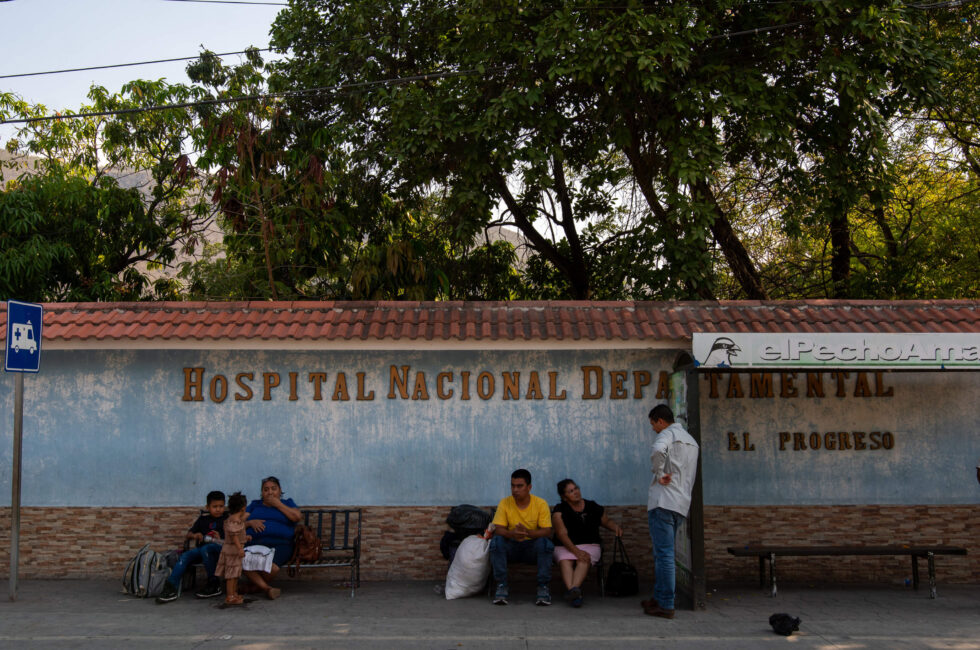 En el Hospital de El Progreso, Guastatoya, pacientes denunciaron haber sufrido agresiones sexuales por parte del médico Ernesto Rivas Castellanos, mientras este las atendía en consulta. Foto: Christian Gutiérrez