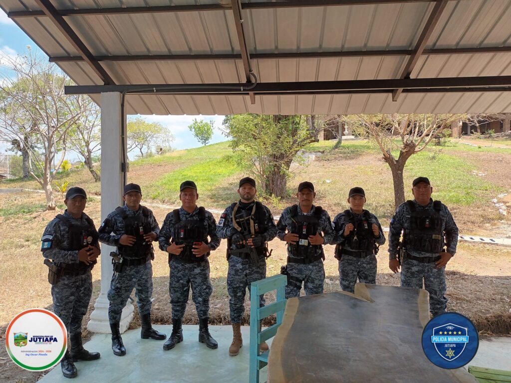 Las policías municipales no pueden ejercer funciones de seguridad ciudadana. Para hacerlo habría que reformar un conjunto de leyes. Aun así, lo hacen.