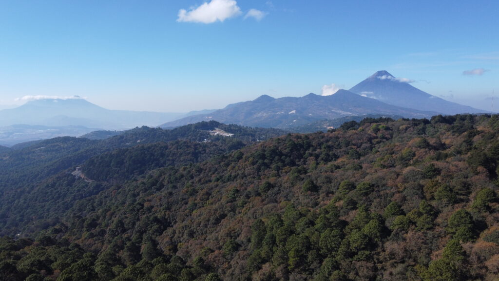 El Cerro Alux, vocable k’iche’ que se traduce como "duende, guardián o protector", es un lugar clave en el abastecimiento de agua para el departamento de Guatemala. 