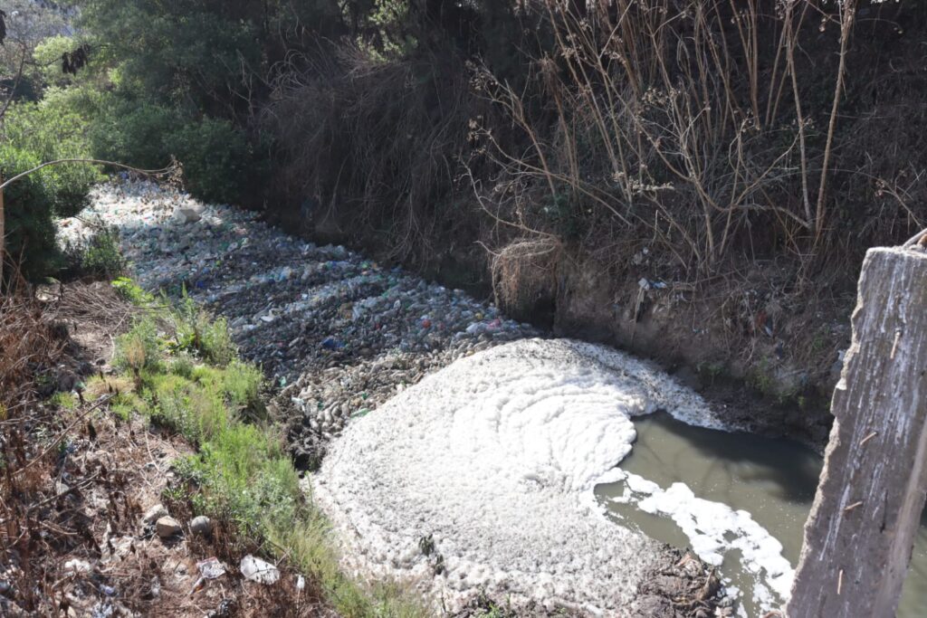 Las plantas de tratamiento son una necesidad indiscutible, pero no hay avances. Estas son algunas alternativas accesibles que tienen las municipalidades para tratar aguas servidas.