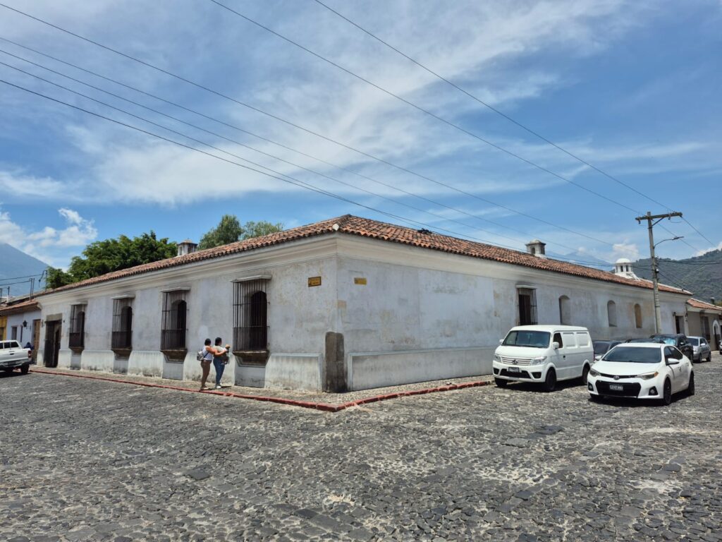 Por orden de juez, el MP debe desalojar la propiedad que será devuelta a Alejandro Sinibaldi. La Antigua Guatemala no cobrará renta por lugar que cedió al ente investigador.