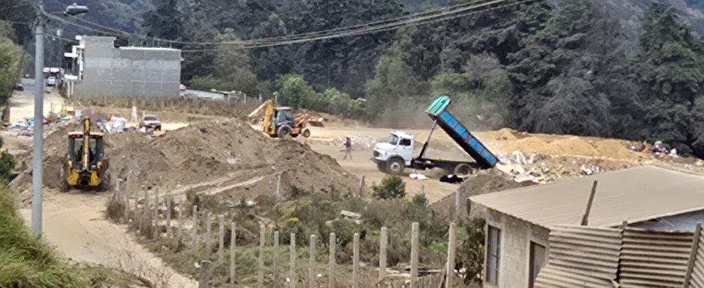 El botadero municipal se encuentra en la zona 1 del municipio de La Esperanza, cercano a la zona residencial, los vecinos denunciaron contaminación por malos olores y moscas. Foto: Mirna Alvarado.