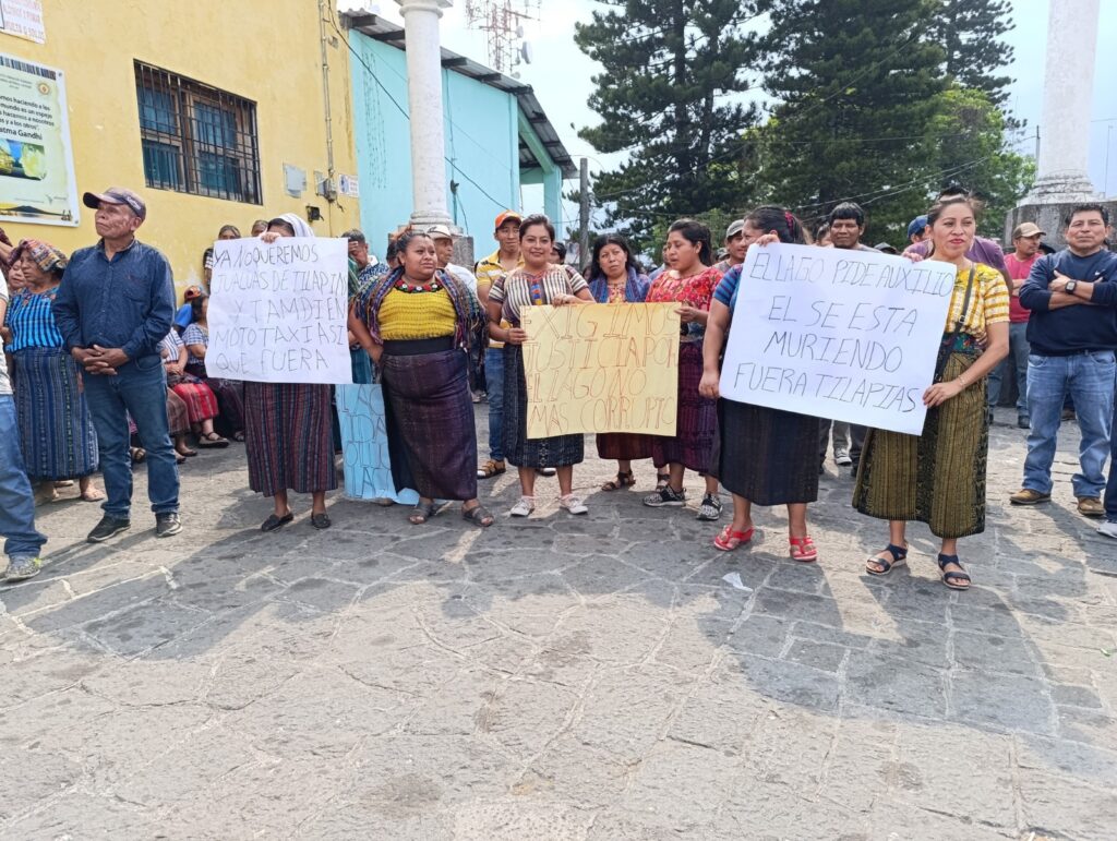 La autoridad ancestral convocó a la población para participar en la asamblea y exigir a la municipalidad una respuesta definitiva al problema.