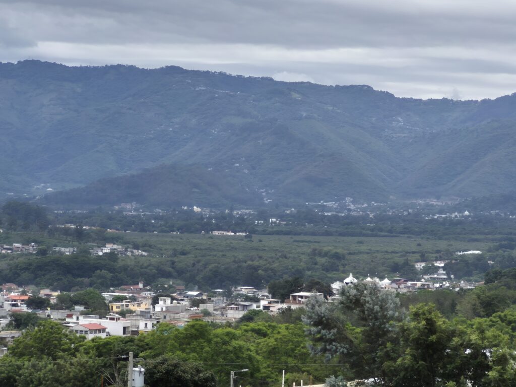 La mancomunidad de Sacatepéquez impulsa programas técnicos para mejorar la gestión de residuos, aguas y suelos para enfrentar sus problemas medioambientales.