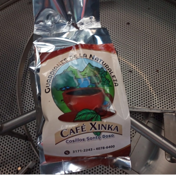 Presentación comercial del café Xinka lista para la venta.