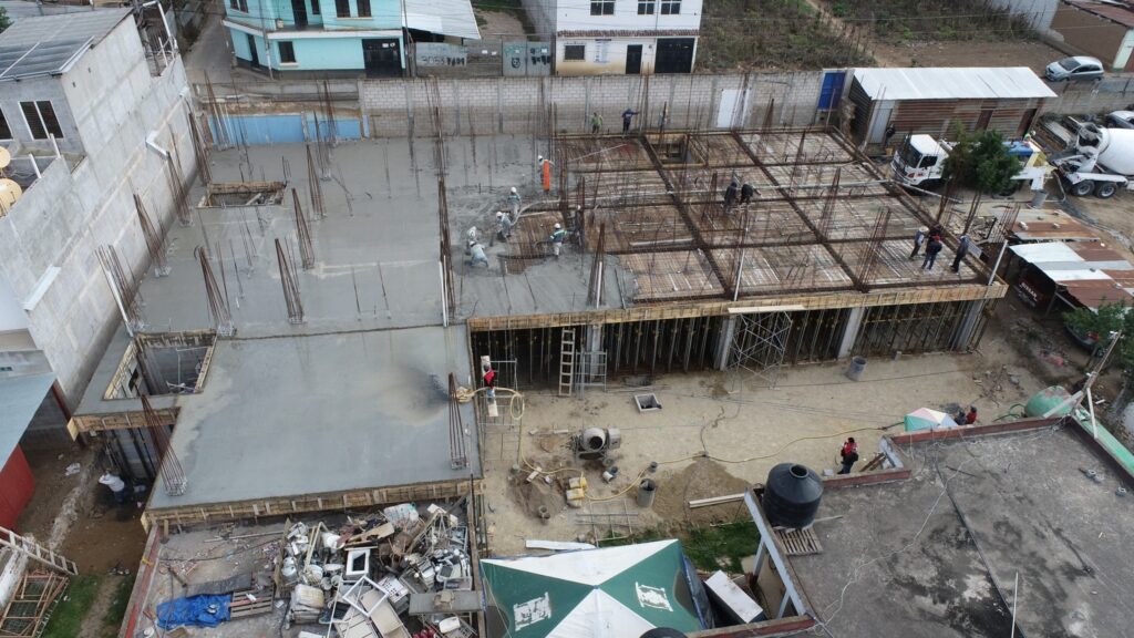 Fundición de la terraza del Centro de Atención Permanente (CAP).