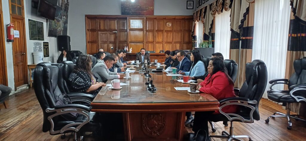 La municipalidad de Quetzaltenango pagó más de Q170 mil a la empresa Rogisa S. A. para reparar el techo y pintar las paredes de un salón de Cefemerq, para Miss Universo Guatemala.