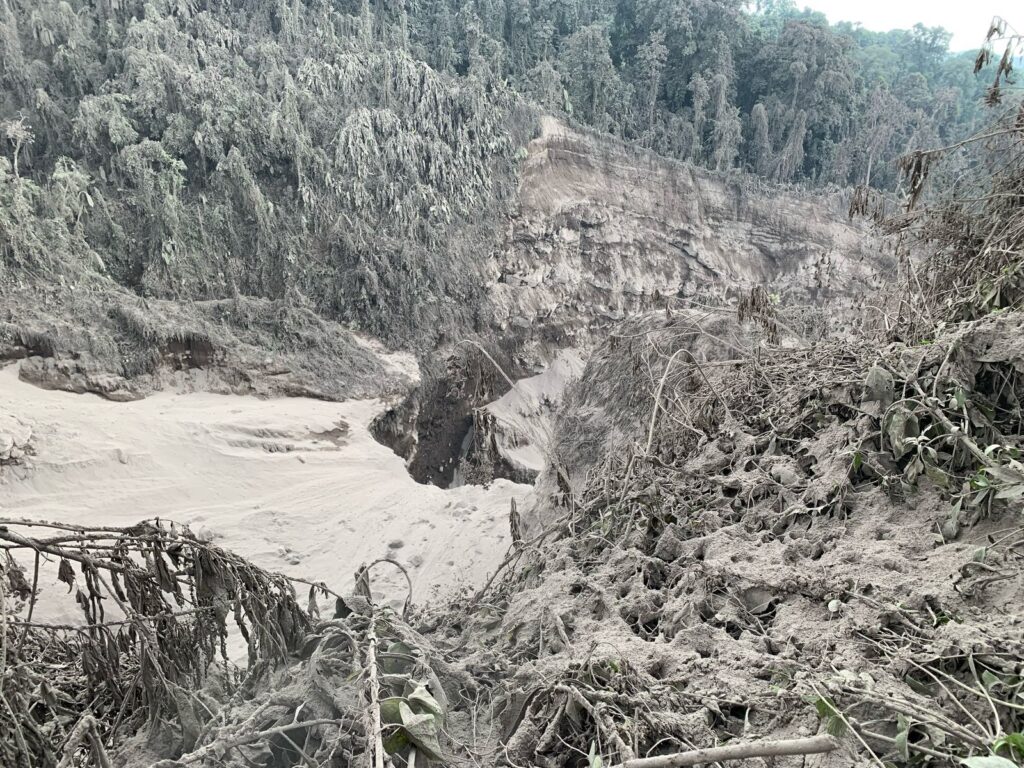 Así luce la barranca del río Cenizo captada por un grupo de visitantes. Fuente Facebook Siquinalá CR 2
