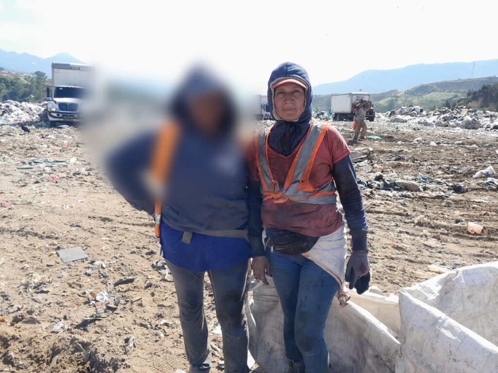 Celeste Soto es recicladora y vicepresidenta de la Asociación de Recicladores Aceano. Siempre tuvo un sueño: graduarse de auxiliar de enfermería. Lo logró en 2022. 