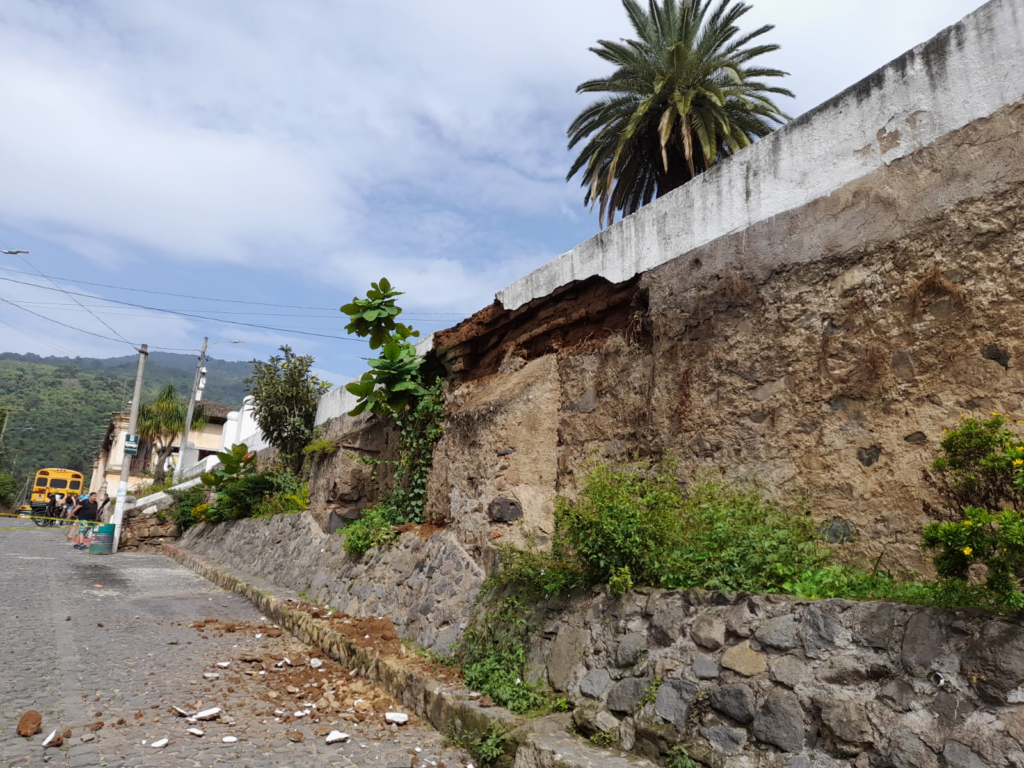 Tras seis sismos reportados por el Insivumeh, se registran daños en ambos municipios. Se reporta Escuintla y Sacatepéquez como epicentros. 