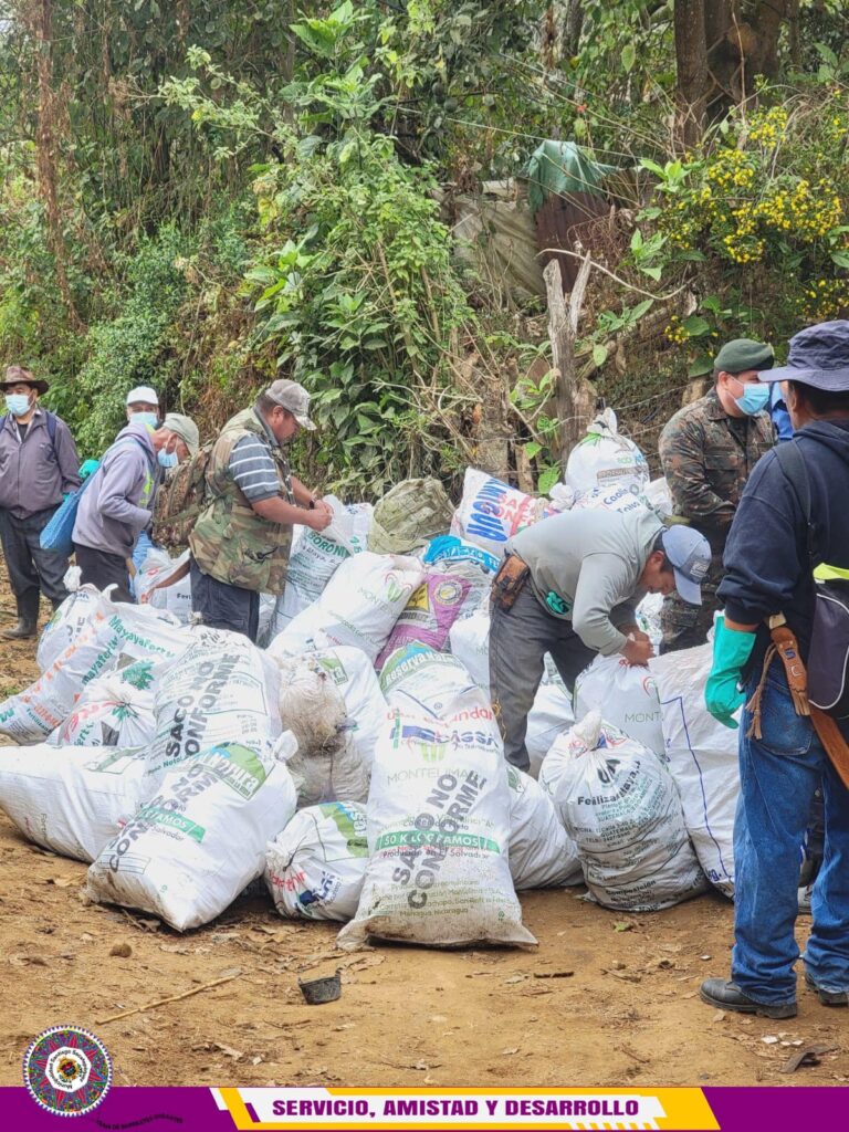 Durante la limpieza realizada en el río Xeplatix, en febrero 2025, se llenaron 300 costales de basura