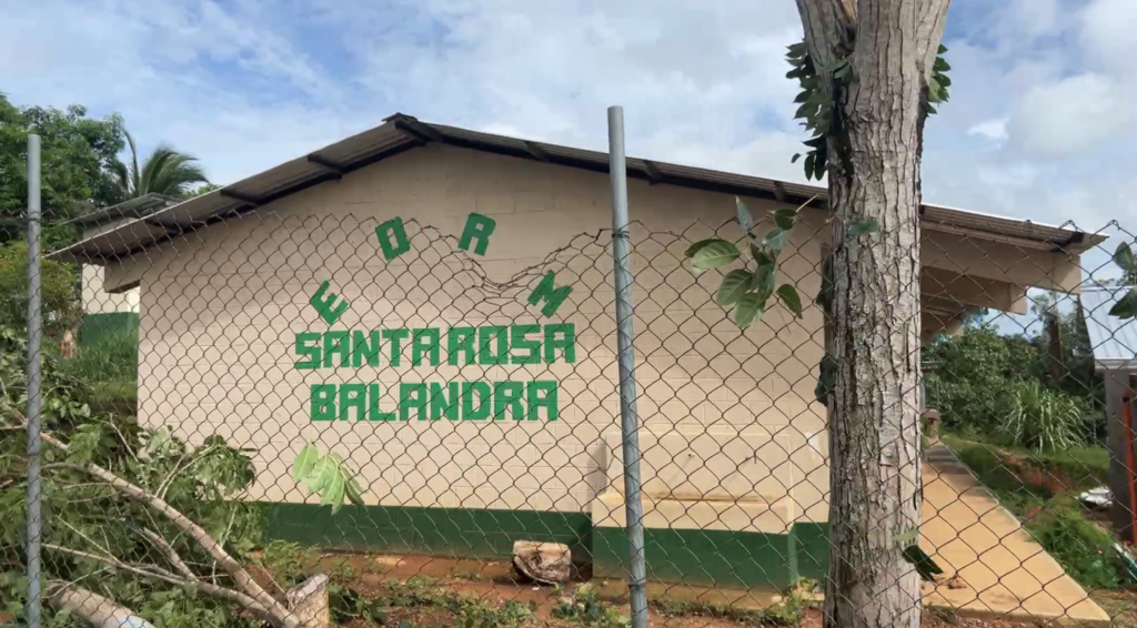 Escuela de Santa Rosa Balandra, El Estor.