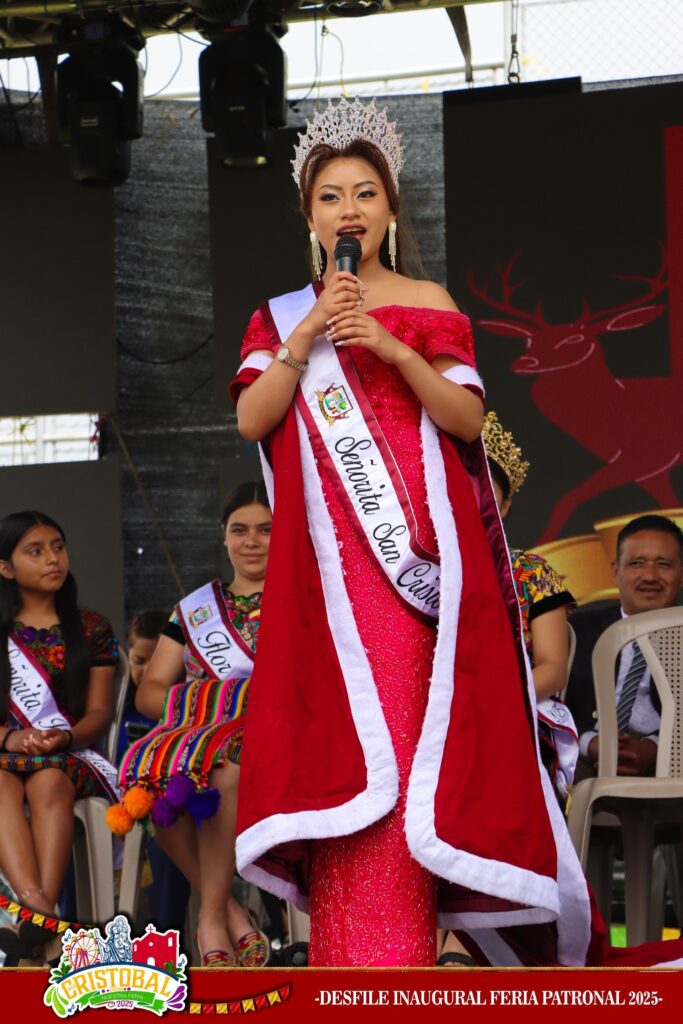 Coronación Señorita San Cristóbal Cucho durante la feria patronal. Foto: Facebook.