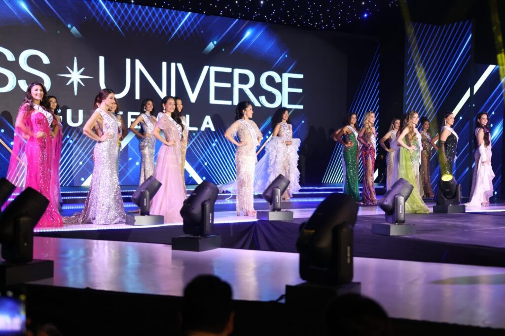 La transmisión televisiva de Miss Universo Guatemala 2025 desde Quetzaltenango incluyó el uso de drones, planta eléctrica, sonido profesional, maquillistas, conductores, iluminación y otros.