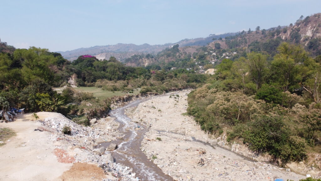 Las autoridades maya poqomam lograron un fallo que obliga a la municipalidad de Chinautla a atender la problemática ambiental que afecta a sus habitantes. La abogada Bryslie Cifuentes lo explica.
