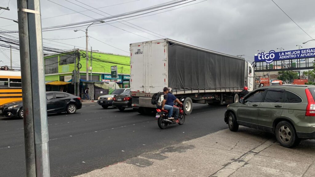El alcalde Ricardo Quiñónez anunció el 15 de agosto (2025) que la Calle Martí estaba habilitada. El 21, vecinos reportaron daños en el tramo recién estrenado.