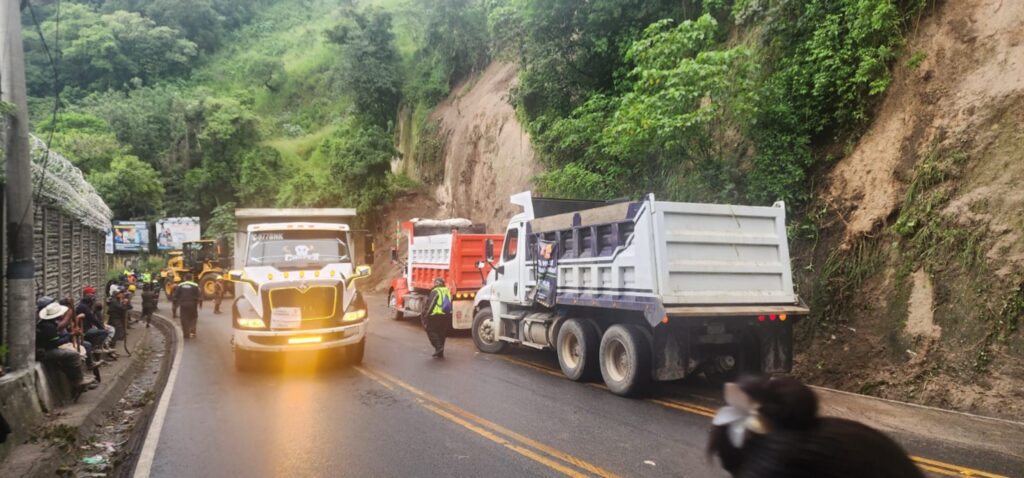 El Ministerio de Comunicaciones, la Conred, el Ejército y la municipalidad de Villa Canales discutirán acciones para construir un talud en el kilómetro 11.4 hacia Boca del Monte.