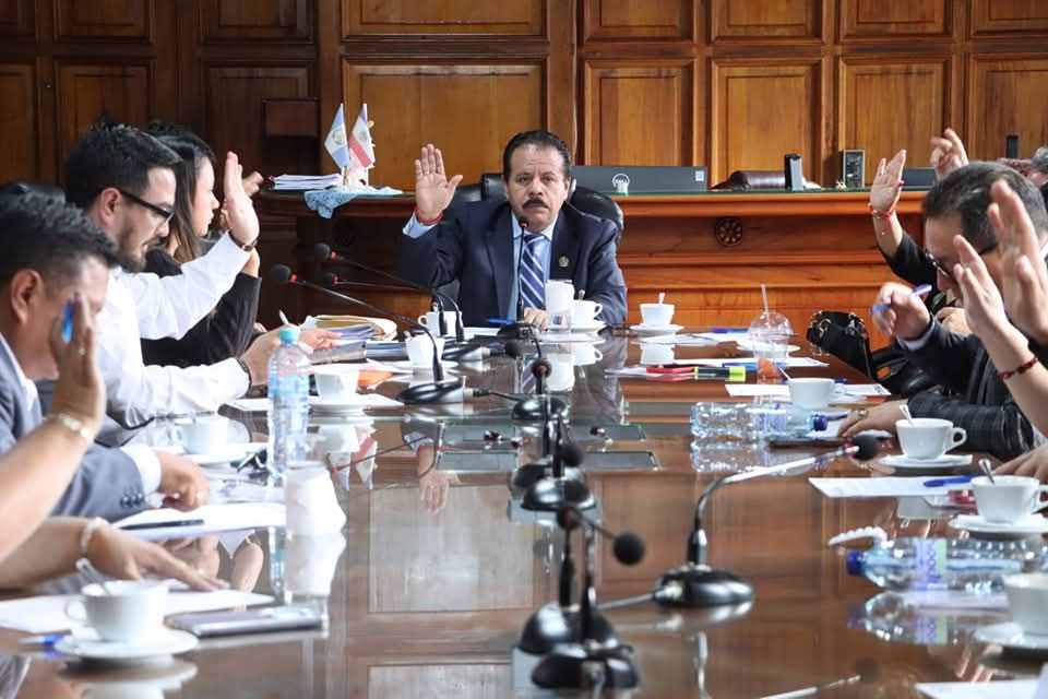 La municipalidad de Quetzaltenango adjudicó Q12.6 millones a la empresa Alpha Motors S.A., de reciente creación y sin experiencia en la venta de minibuses y camiones. Fue la única oferente. 