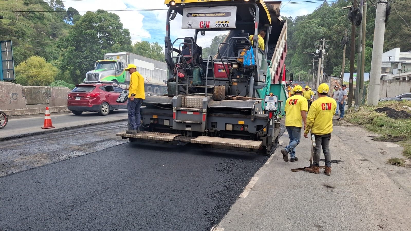 El Ministerio de Comunicaciones, a través de la Dirección General de Caminos (DGC), ejerce la autoridad máxima en la conservación sobre la red vial del país. Foto: Covial.