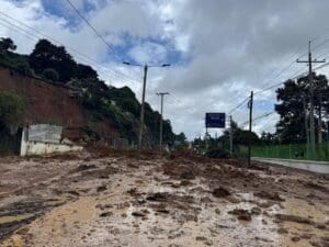 La municipalidad de Fraijanes indicó que la obra que provocó el deslizamiento en el kilómetro 24 sobre Carretera a El Salvador no tenía licencia de construcción.