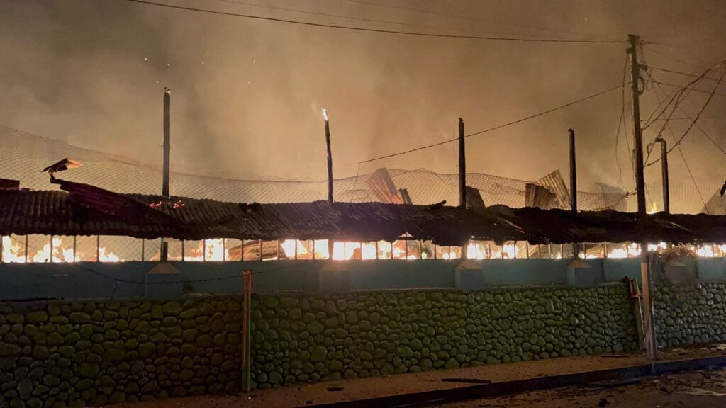 El mercado municipal de San Pablo tenía 85 años. En 2024 se registró el primer incendio que consumió la mitad del mismo. Foto: archivo Ojoconmipisto.