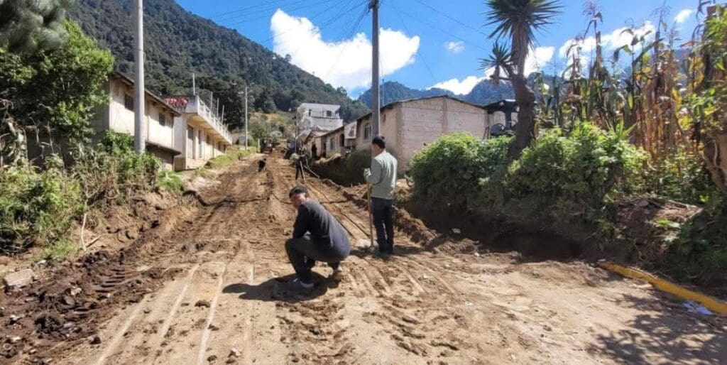 Cinco empresas tienen dos proyectos adjudicados, la mayoría para mejoramiento de caminos, los únicos oferentes según Guatecompras. Foto: municipalidad