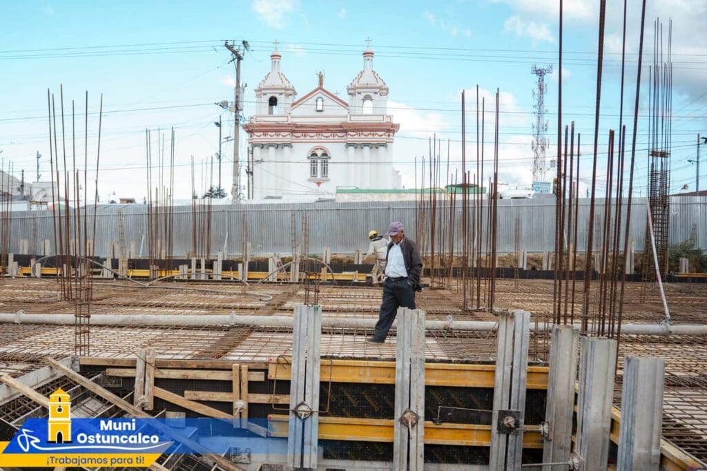 A finales de noviembre fundieron una de las losas del nuevo edificio municipal. Foto: municipalidad de San Juan Ostuncalco.