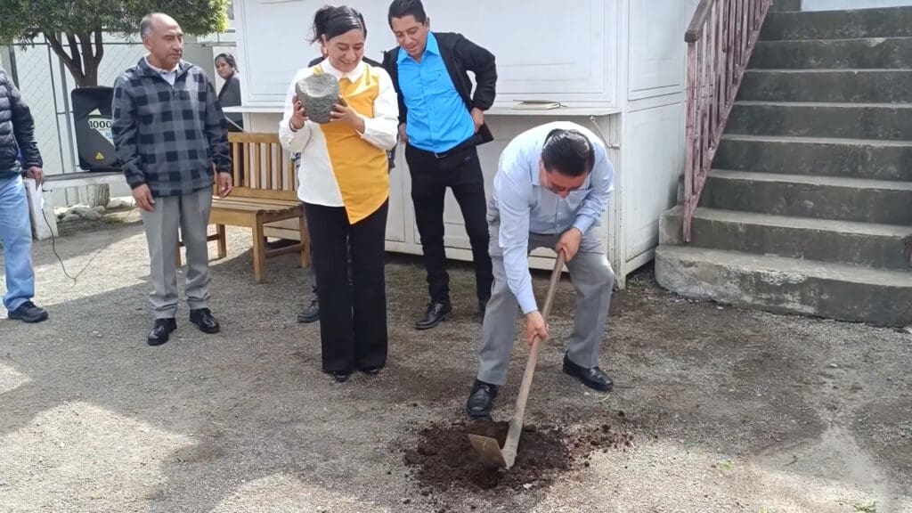 Las autoridades municipales habían colocado la primera piedra del proyecto. Foto: Gilberto Orozco.