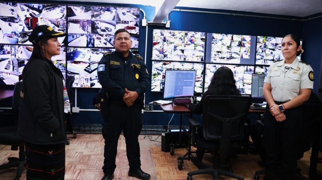 El centro de monitoreo está actualmente a cargo de la Policía Nacional Civil. Foto: Gobernación Departamental de Sacatepéquez