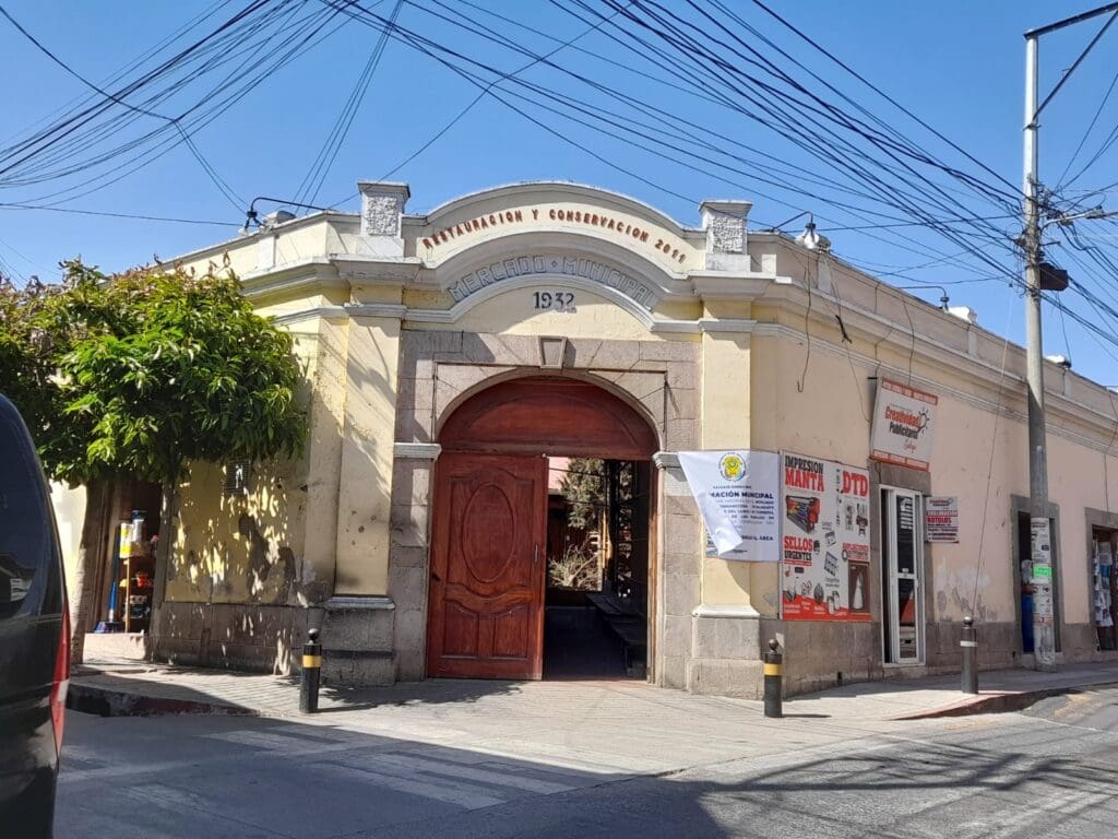 Este es el Mercado Municipal de Salcajá construído en 1932 y restaurado en 2011. Foto: Mirja Alvarado.