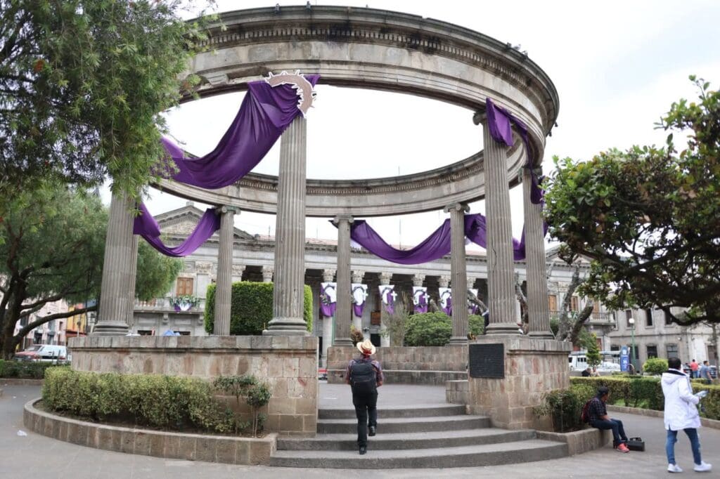 El templete en el parque Centroamérica fue uno de los que decoraron por Semana Santa. Foto: municipalidad.