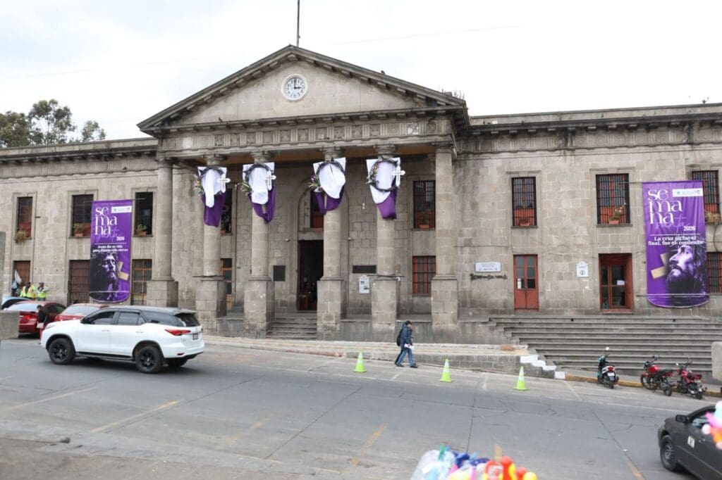 Este es el tipo de ornamentación que proveyó Escape BMR a la alcaldía de Quetzaltenango. Foto: municipalidad.