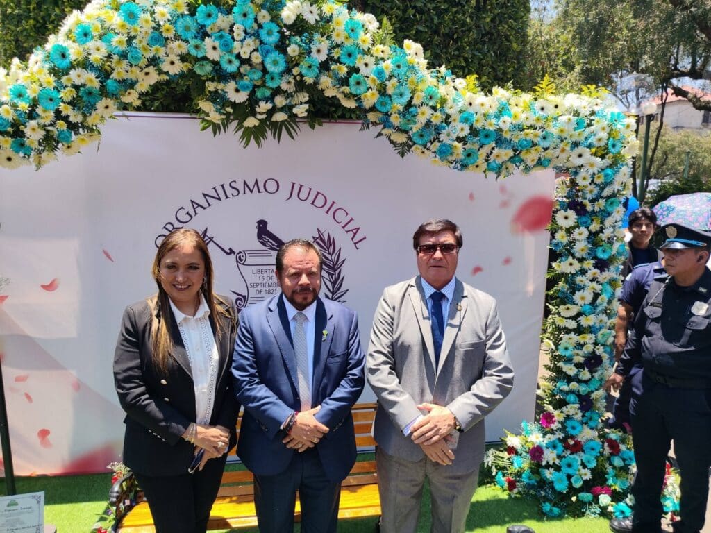 En la apertura del festiva, el alcalde Juan Fernando López compartió escenario con la presidenta de la Corte Suprema de Justicia, Claudia Paredes y el magistrado Teódulo Cifuentes. El Organismo Judicial también participó. Foto: municipalidad de Quetzaltenango.