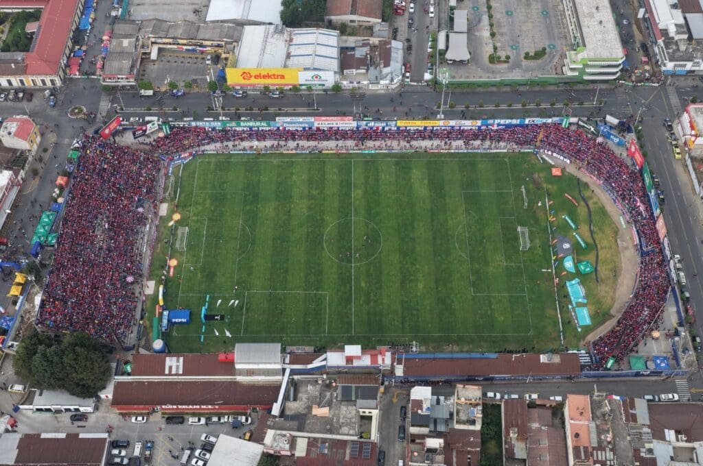 La capacidad actual del Estadio Mario Camposeco es de 11 mil 2002. Foto: municipalidad de Quetzaltenango.