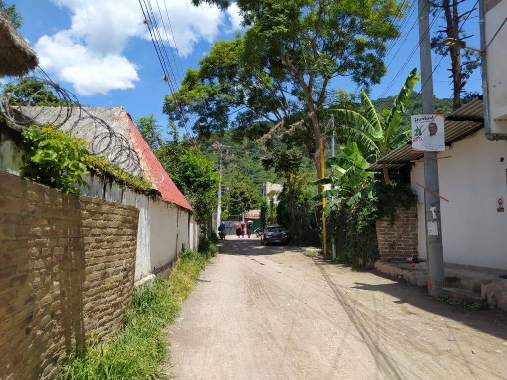 Vecinos del sector de Rancho Grande en Panajachel pidieron el control de megáfonos, reproductores de sonido y el funcionamiento de discotecas "after". Foto: Facebook Cocode.